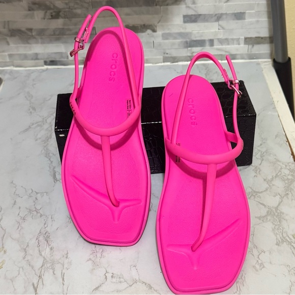 CROCS Miami Thong Flip Sandal in Pink Crush Size 8 - Picture 2 of 5